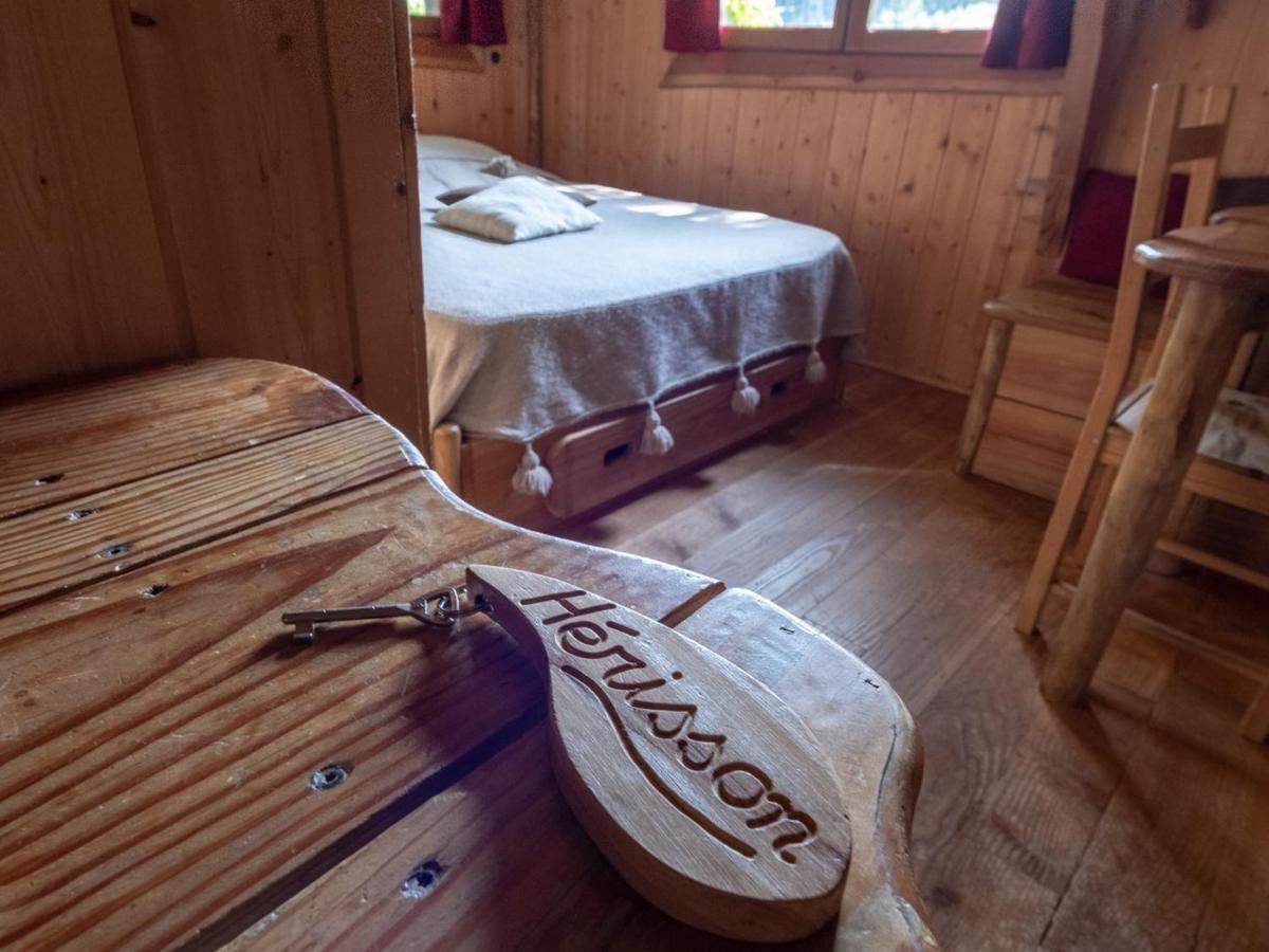 Les Cabanes De Labrousse Saint-Julien-Labrousse Esterno foto